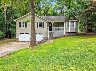 916 Little River Ln, Woodstock, GA 30189