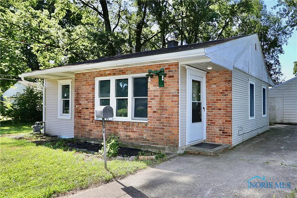 2375 Air Line Ave photo 1
