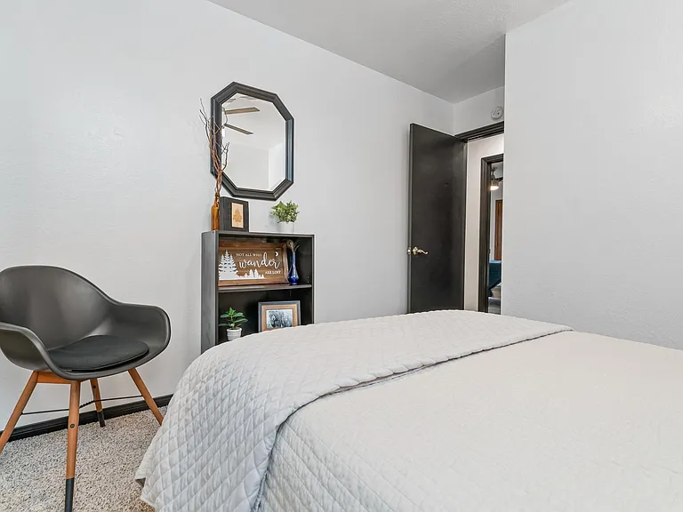 24166 Cresta Dr — Photo 18
