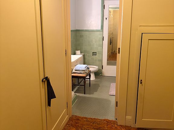 3rd image of 3901 Greysolon Rd