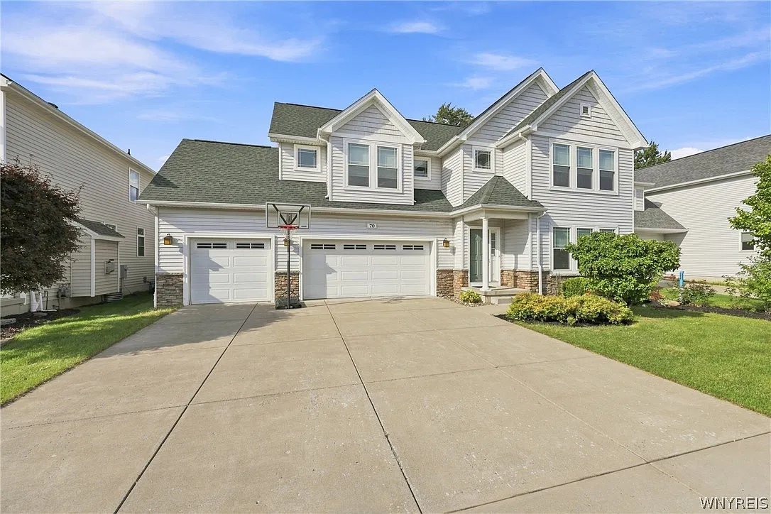 4 bed, 2.5 bath, 2947 sqft, $3,800 — Photo 3