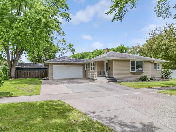 2110 3rd St N, Fargo, ND 58102