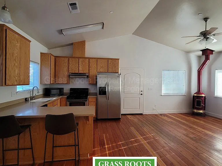 152 W Empire St — Photo 4