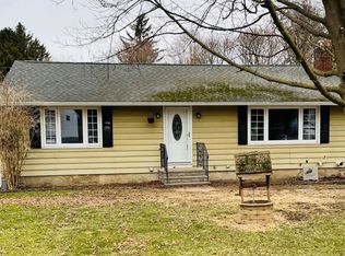 3 Kenmont Dr, Camillus, NY 13031