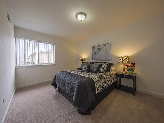 4th image of 2994 Birch Hollow Dr APT 1B