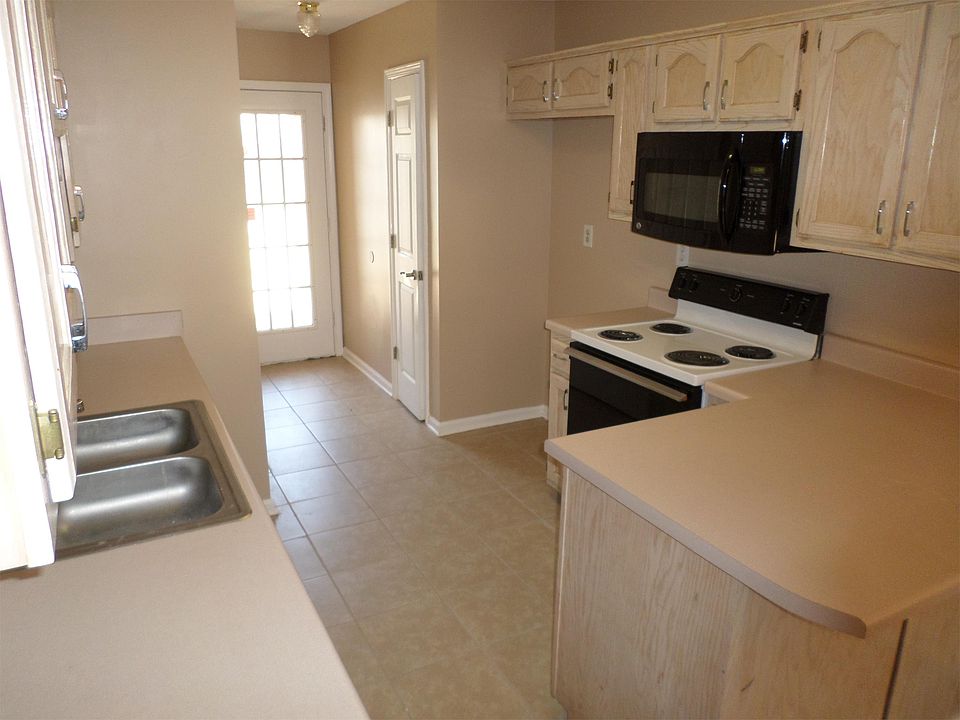 2nd image of 1830 Winship Dr