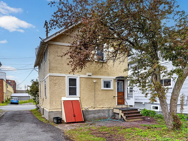 721 W Court St — Photo 14