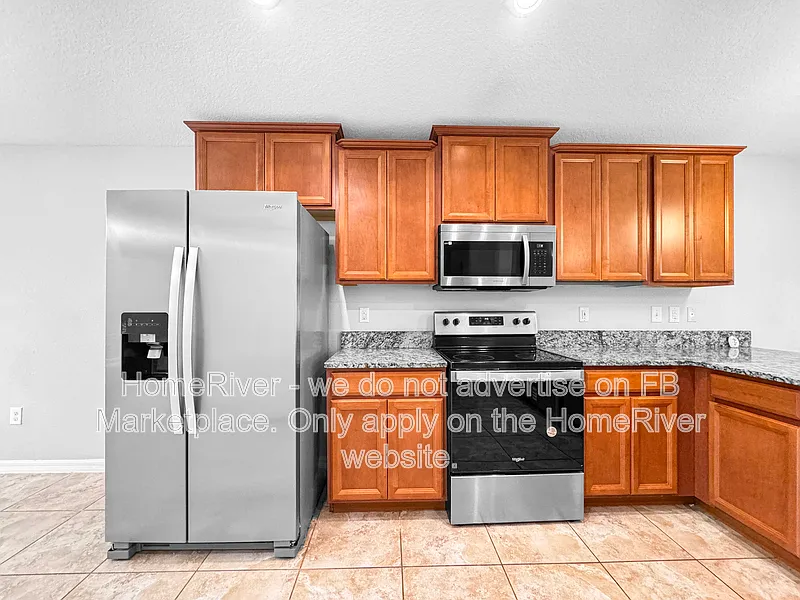 3 bed, 2.0 bath, 1744 sqft, $2,095 — Photo 3