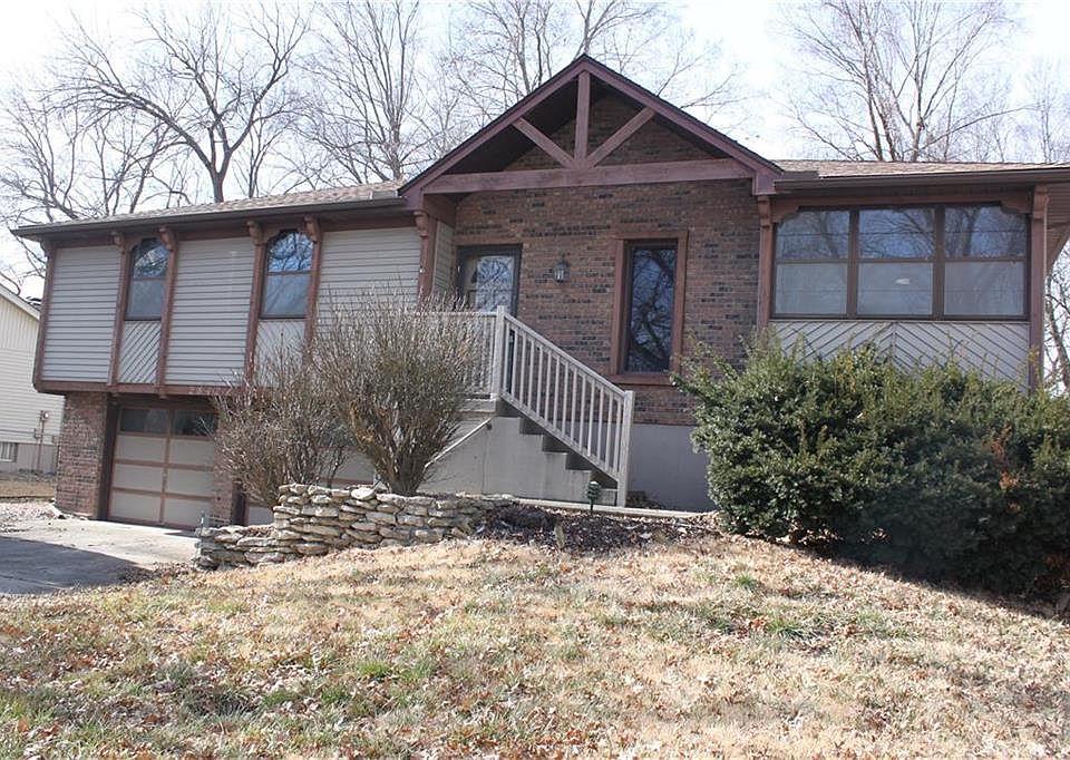 2nd image of 2842 S Sweet Briar Dr