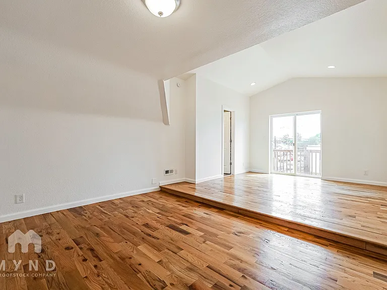 2426 S Acoma St — Photo 9