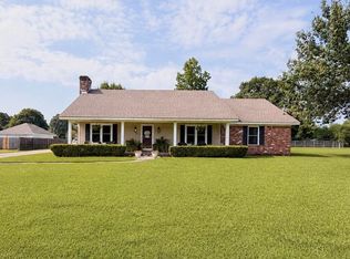 3220 Yorkville Rd E, Columbus, MS 39702