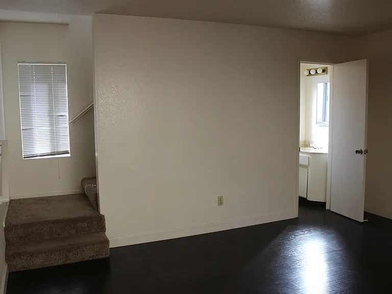 715 Creston Rd #D — Photo 9