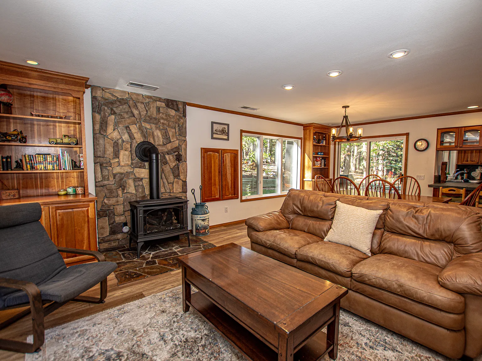 4 bed, 3.5 bath, 2768 sqft, $6,000 — Photo 3