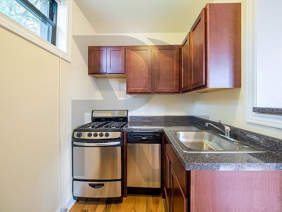 4th image of 818 W Diversey Pkwy #818R