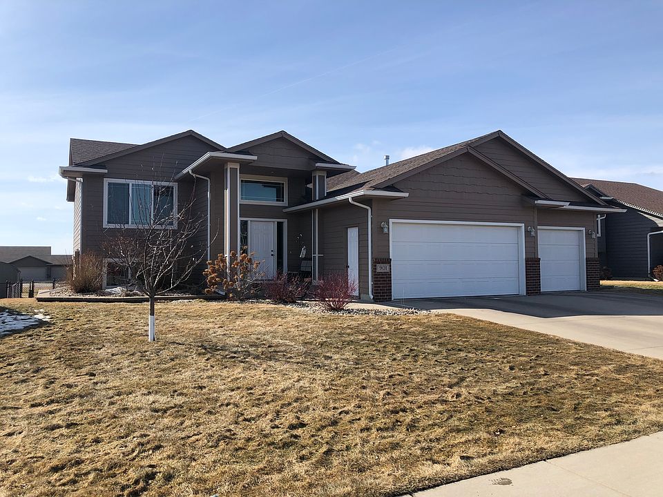 1st image of 901 Rosewood Dr