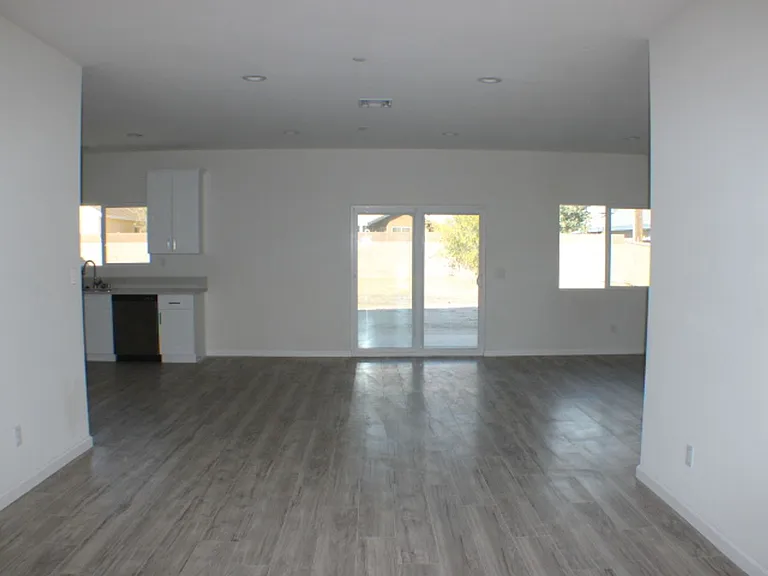 7820 Bay Ave — Photo 2