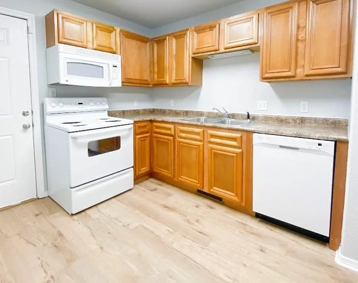 2615 Deerfield Blvd — Photo 4