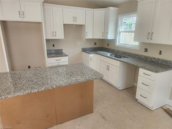 4th image of 1515 Shamrock Rd