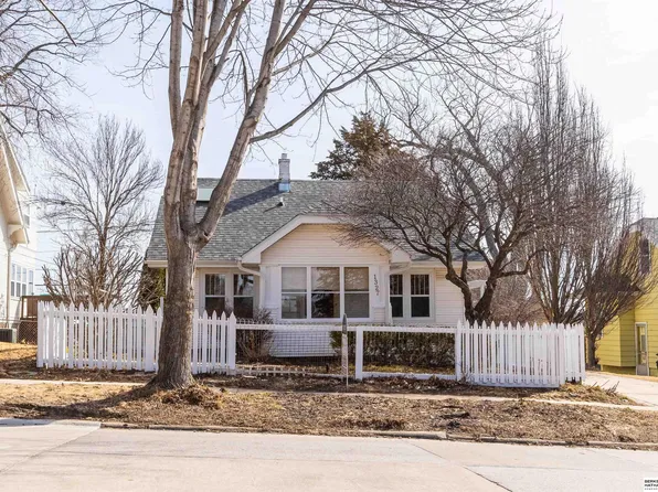1327 S 52nd St, Omaha, NE 68106