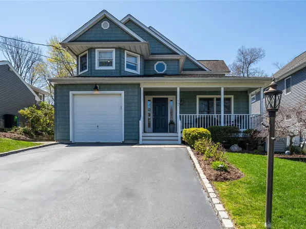17 Juniper Place, Huntington, NY 11743