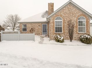45 Foxgate Cir W, Bowling Green, OH 43402