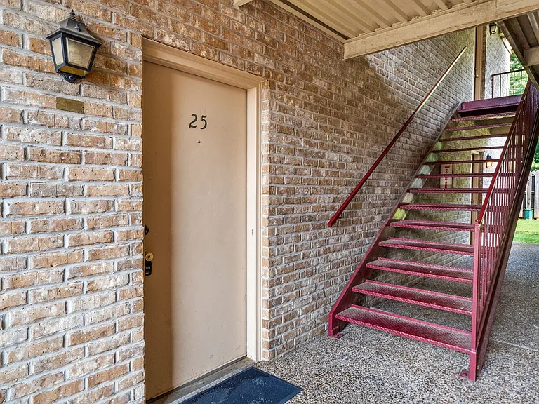 100 Laurel Cove Dr #24 — Photo 3