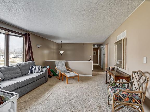 2nd image of 1075 S Wildwood Dr