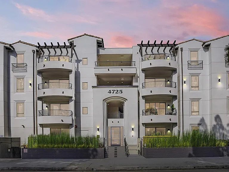 1st image of 4725 Radford Ave #105