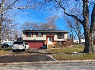 7809 Sprucewood Ave, Woodridge, IL 60517