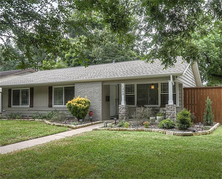 Super curb appeal, exterior updated with new stone base columns, shutters & paint