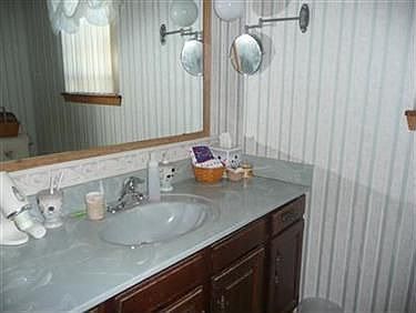 5th image of 10385 Greenview Ave
