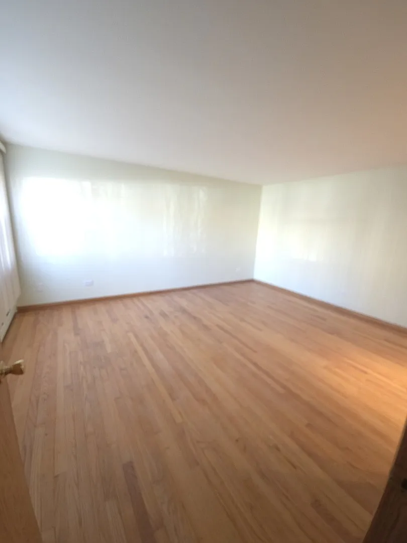 2 bed, 900 sqft, $1,950 — Photo 3