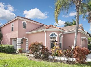 9851 Las Casas Dr, Fort Myers, FL 33919