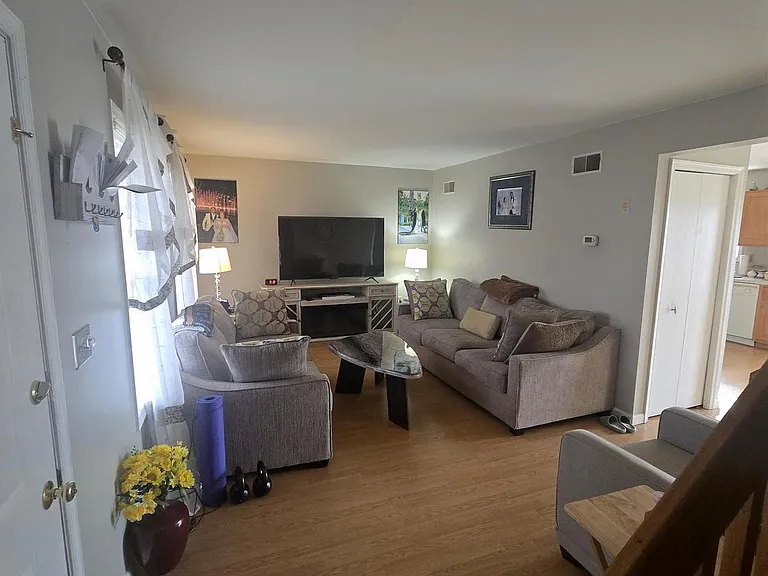 133 Chelmsford Dr — Photo 4