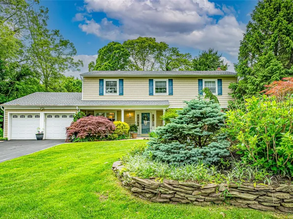 15 Gemini Lane, Nesconset, NY 11767