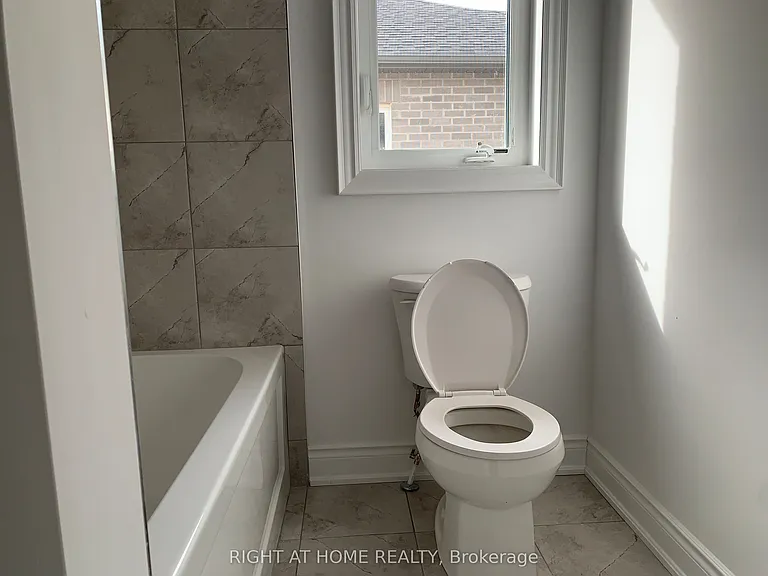 Amber Dr — Photo 11