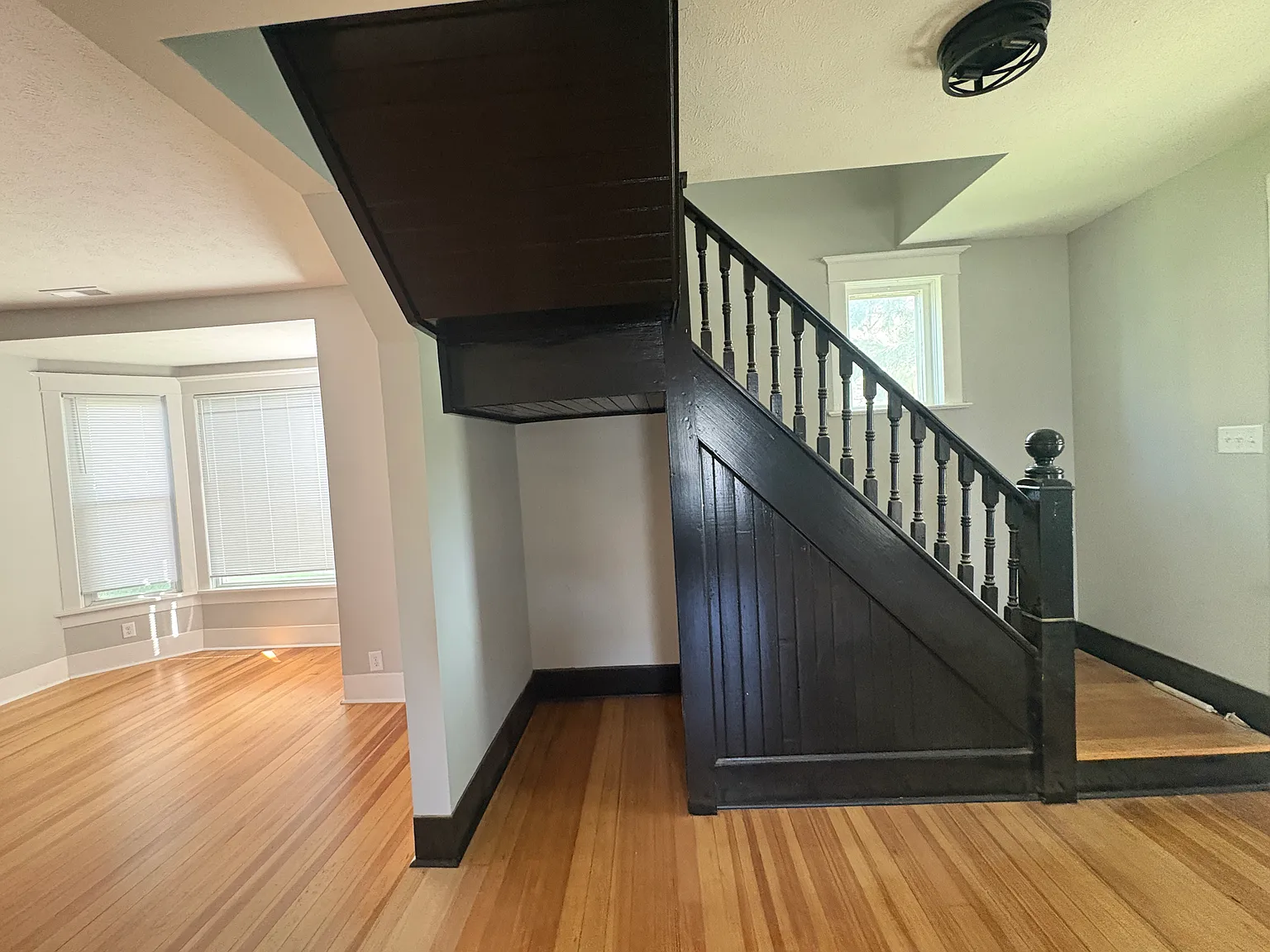 4 bed, 1949 sqft, $2,395 — Photo 3