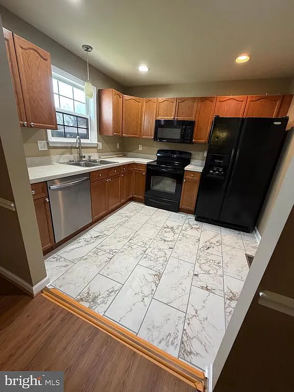 3 bed, 3.5 bath, 1620 sqft, $1,800 — Photo 4