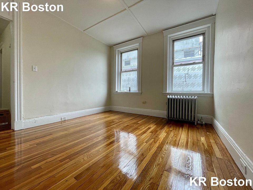 2nd image of 1161 Boylston St #4