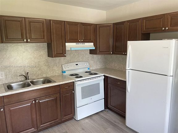 3rd image of 311 NW 61st Ave