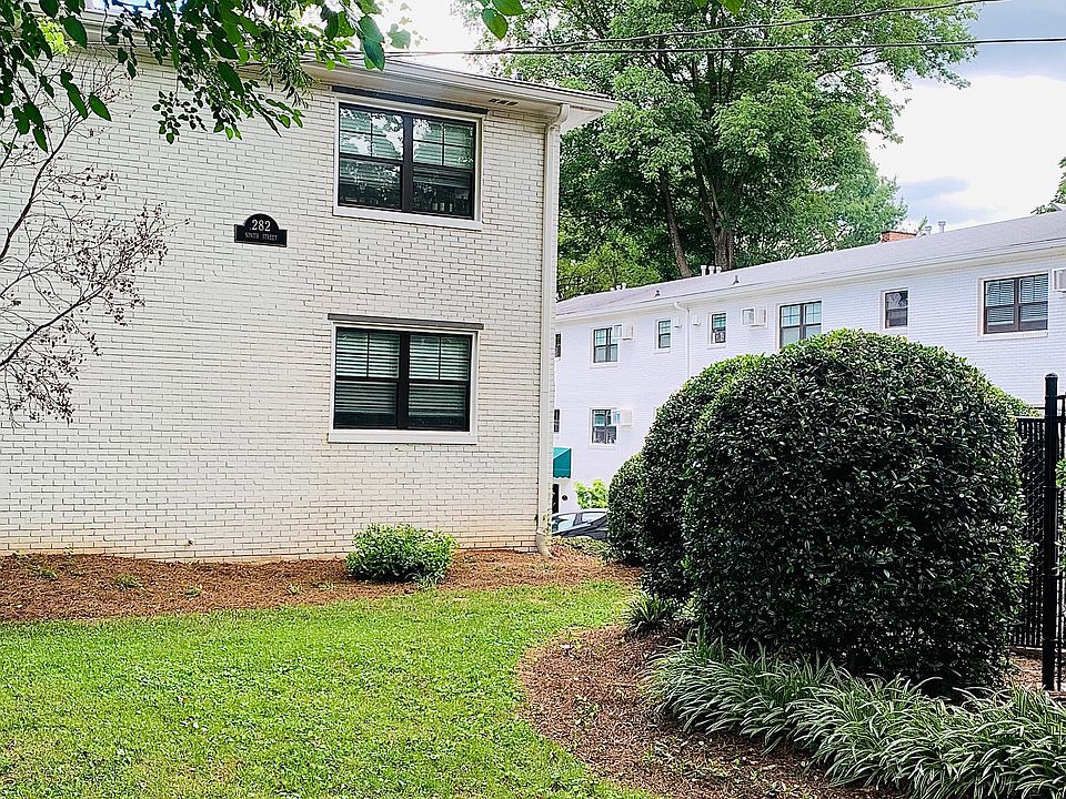 Corner Unit--plenty of sunlight!