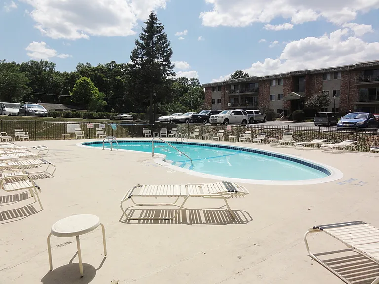 756 W Kilgore Rd #102 — Photo 19