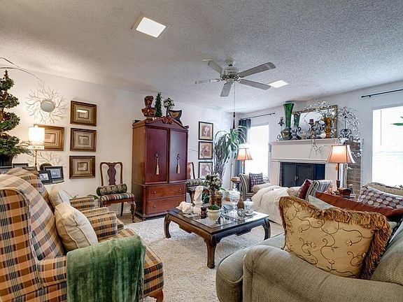 5th image of 3200 Lawndale Ave