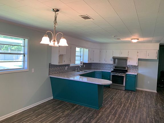Kitchen/ Dining Room