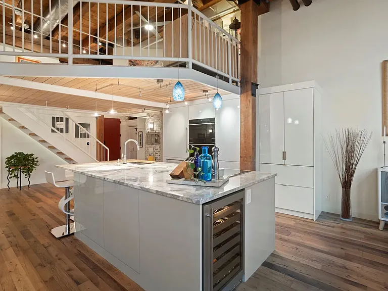 Gourmet kitchen