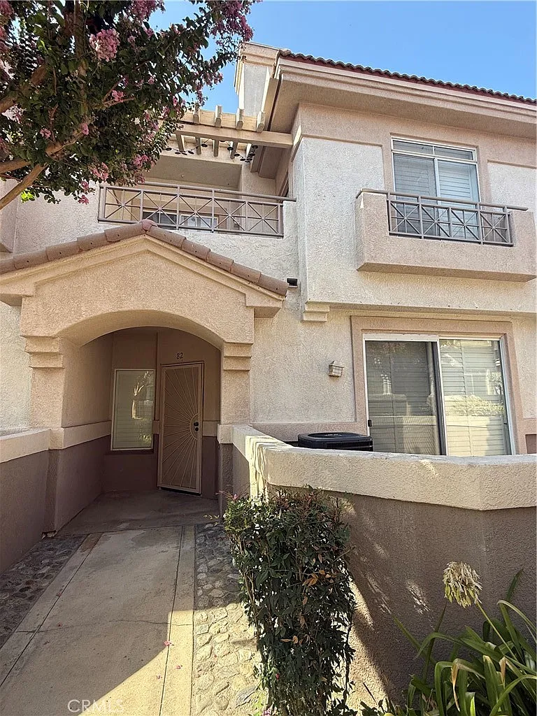 3 bed, 2.5 bath, 1554 sqft, $3,100 — Photo 1