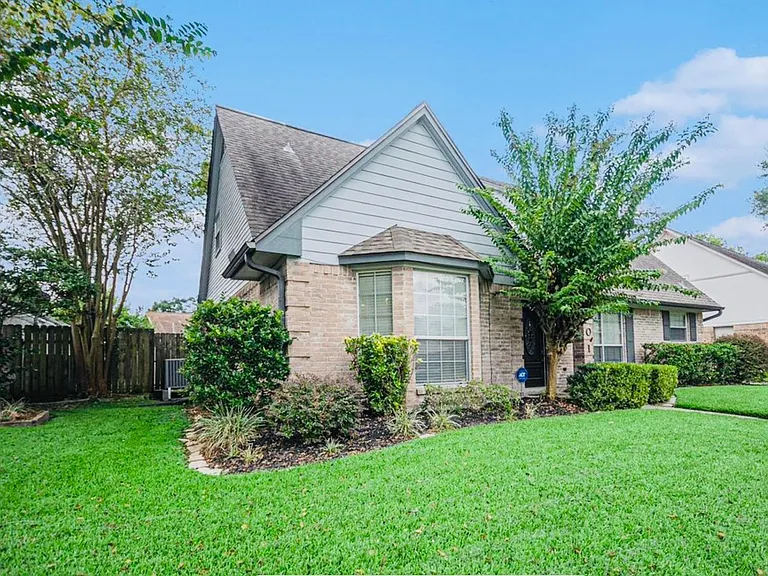 15014 Hollydale Dr — Photo 17