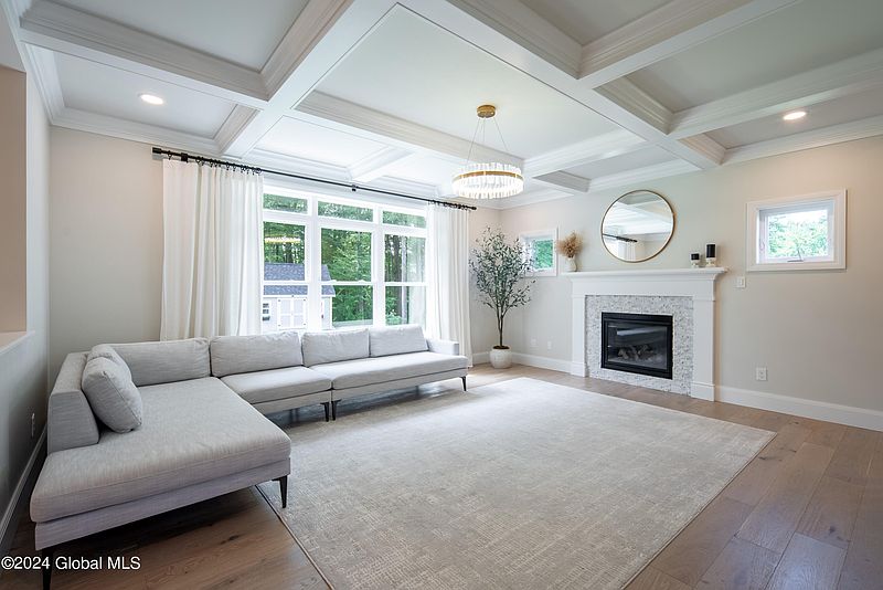 4th image of 10 Ridgewood Drive