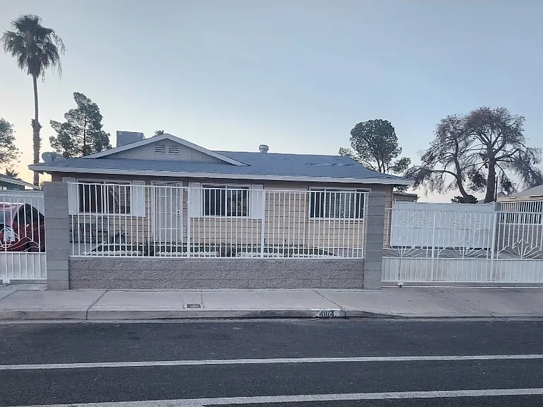 4814 E Harmon Ave — Photo 1