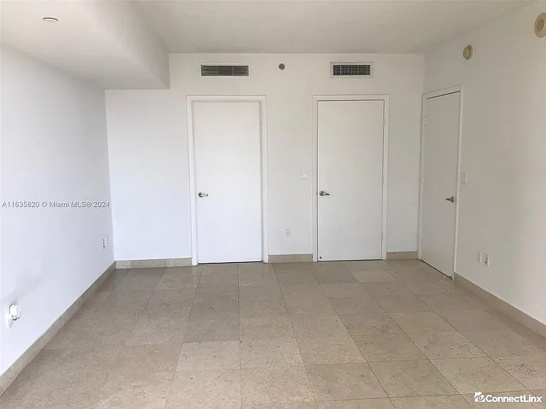 495 Brickell Ave #1207 — Photo 2